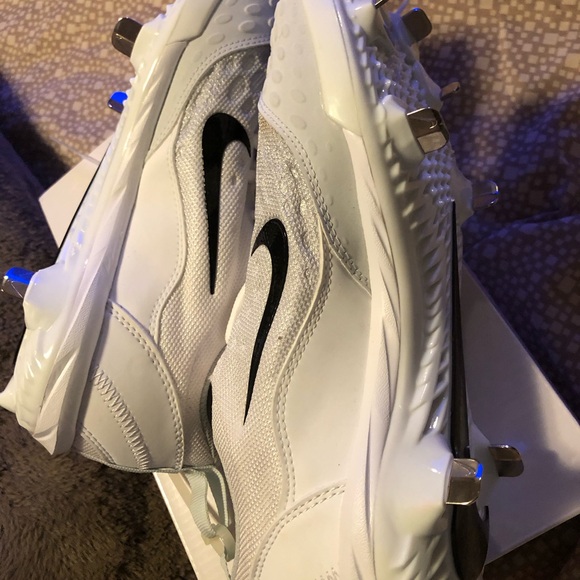 BACK TO SCHOOL SALE on CLEATS -  White & grey NIKE HYPERDIAMOND Cleats - Picture 4 of 5